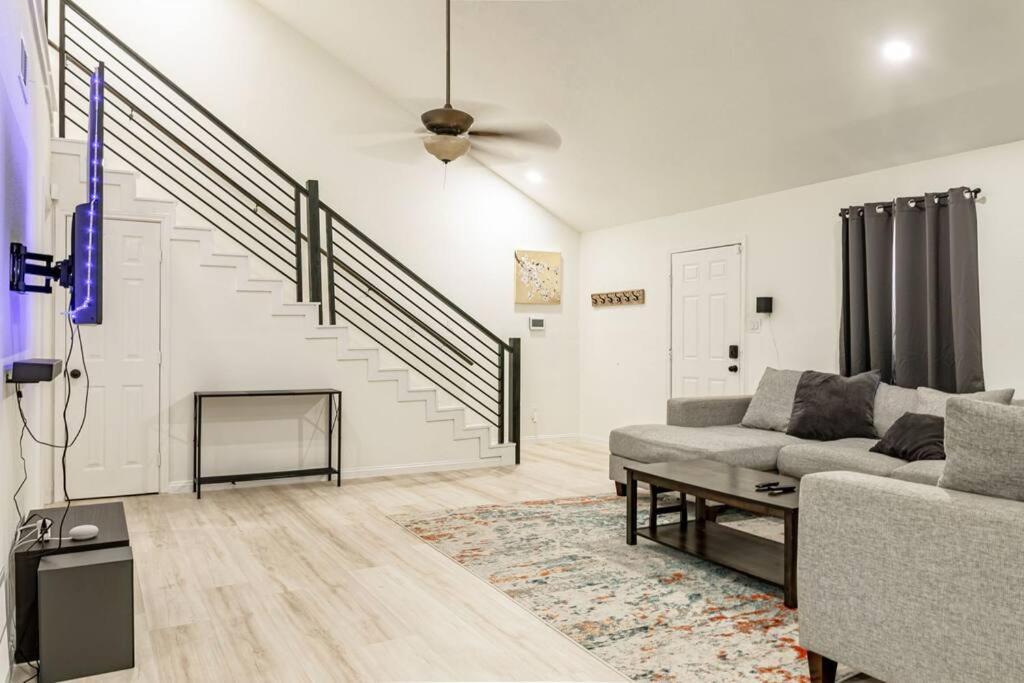 Roomy Home 5 Mins From Attractions Galveston Exterior photo